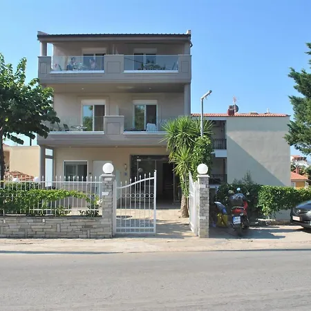 Apartmanhotel Tina Limenária